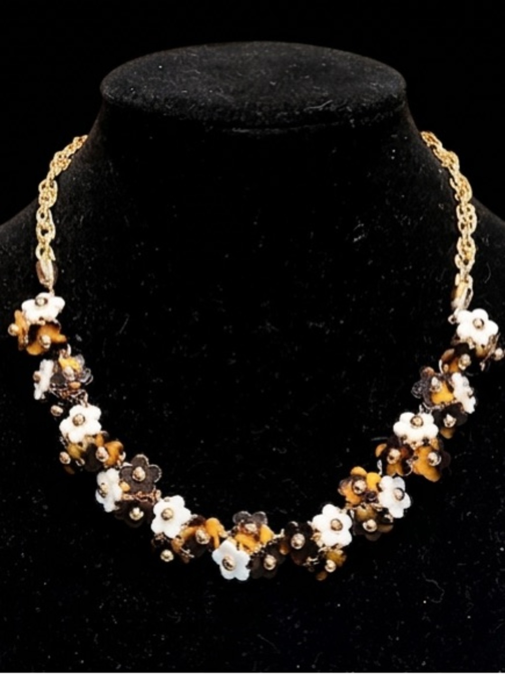 Talbots Tortoiseshell & White Marbled Resin Flower Necklace Gold Tone Chain
